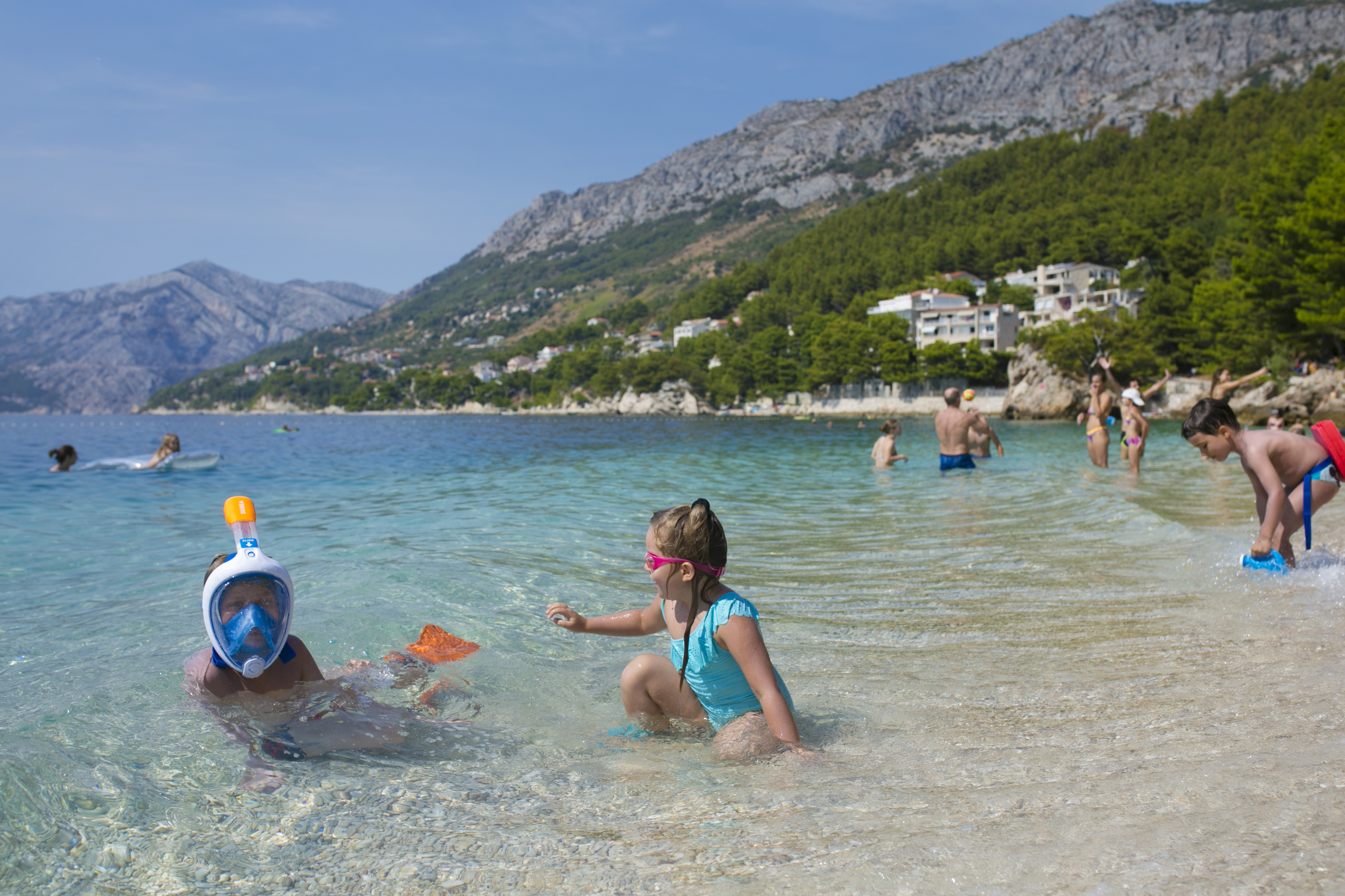 chorwacja, croatia, Brela plaża, Brela, Brela z dziećmi, maska Decathlon, nurkowanie, snorkowanie Chorwacja